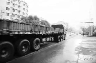 核載1.5噸 含 以上貨運(yùn)車輛沒(méi)有通行證,進(jìn)入市區(qū)將被罰